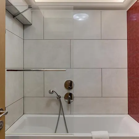 Louren - The Bridge Aparthotel 4*