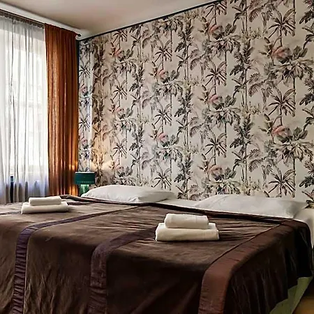 Louren - The Bridge Aparthotel