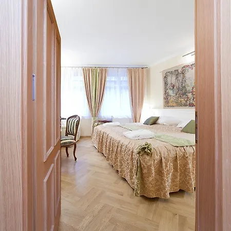 Louren - The Bridge Aparthotel Praha