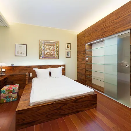 Louren - The Bridge 아파트호텔 프라하