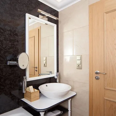 Louren - The Bridge 4* 프라하