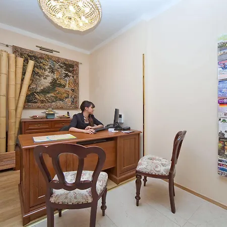 Louren - The Bridge 4* 프라하