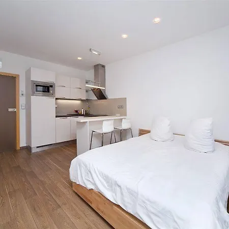 아파트호텔 Louren - The Bridge 4*