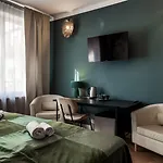 Louren - The Bridge Aparthotel Praga