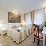 Louren - The Bridge Aparthotel