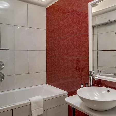 Aparthotel Louren - The Bridge Inn