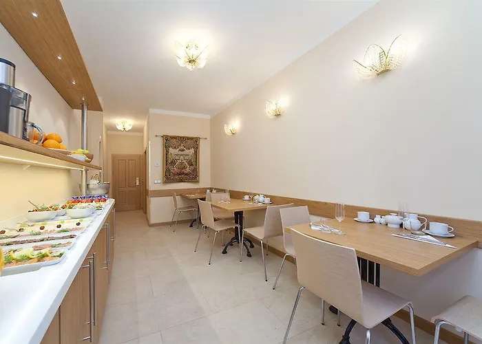 Louren - The Bridge Hotel apartamentowy Praga